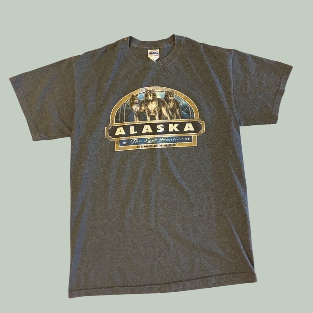 Alaska The Last Frontier Wolf Graphic Tee Heather Grey Gildan Medium Souvenir